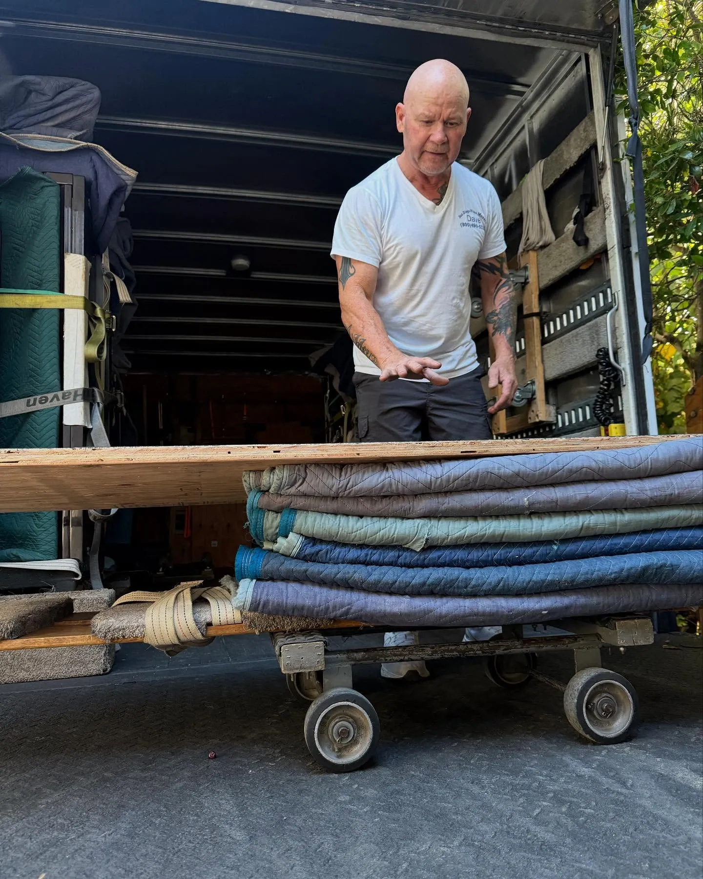 Team of professional piano movers